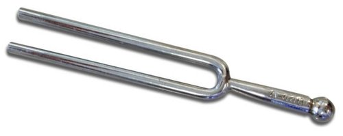 商品情報商品の説明商品紹介 音叉の柄の部分をつまみ、先端を軽く打って振動させます。 振動しているうちに柄の先をギターのトップ(表板)等の硬い物や耳元に近づけることで音が聞こえます。 音叉の発する音はA音となるので、ギターの5弦の開放弦(A音)と同じ音になります。 音叉のA音は5弦の開放音(A音)よりも2オクターブ高いので、5弦5フレットのハーモニクスで合わせる必要があります。 慣れるまでは難しいものの、音叉を使ったチューニングは耳のトレーニングにもなりますし、近年では癒しのアイテムとしても人気があります。 A(ラ)=440は1939年にロンドンで行われた国際会議できめられ、その後1953年には国際基準となり現在(2013年)まで変更されてません。(通常&quot;A=440 Hz&quot;か&quot;A440&quot;と記されます) ただ、A=442またはそれ以上のピッチで合わせるオーケストラやブラスバンドも多数存在しており、特にA=442もクラシックでは標準化されてます。 テレビやラジオ、117などの時報は440Hzの音が3回鳴り最後に880Hz(440Hzより1オクターブ高い音)が鳴ります。 ご注意（免責）＞必ずお読みください 【こちらの商品は、通常1~3営業日で発送させていただいております】 通常在庫品ではございますが、お時間をいただく場合、または万が一商品がご用意出来ない場合は、別途ご連絡させていただいております。必ず当店からのご注文確認のメールをご確認いただきますようお願いいたします。　■【日時指定に関して確認ください】離島・一部地域は、お時間の指定ができない、またはご指定できます日にちよりも、2~5日いただく場合もございます。何卒ご了承くださいませ。主な仕様 音叉 A-440Hz(ラ音)