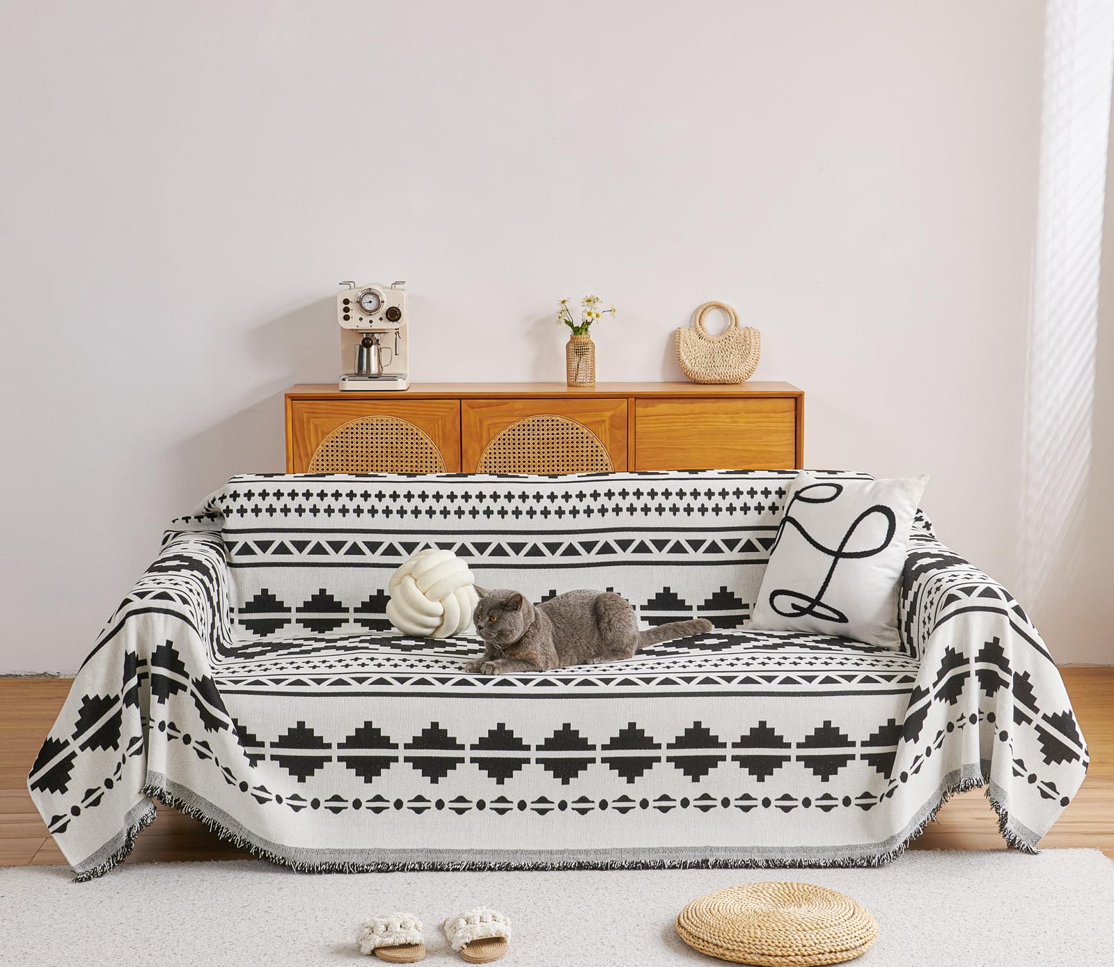 【送料無料】TMVOK マルチカバー ソファカバー ブランケット 犬猫対策 汚れ防止 1人 2人 3人掛け ソファーかばー リバーシブル 北欧風 長方形 通気 柔らかく カウチ ベッドカバー シェニール テーブルク 色：幾何系（ブラック ・ ホワイト）、サイズ：180*300cm/3人掛け