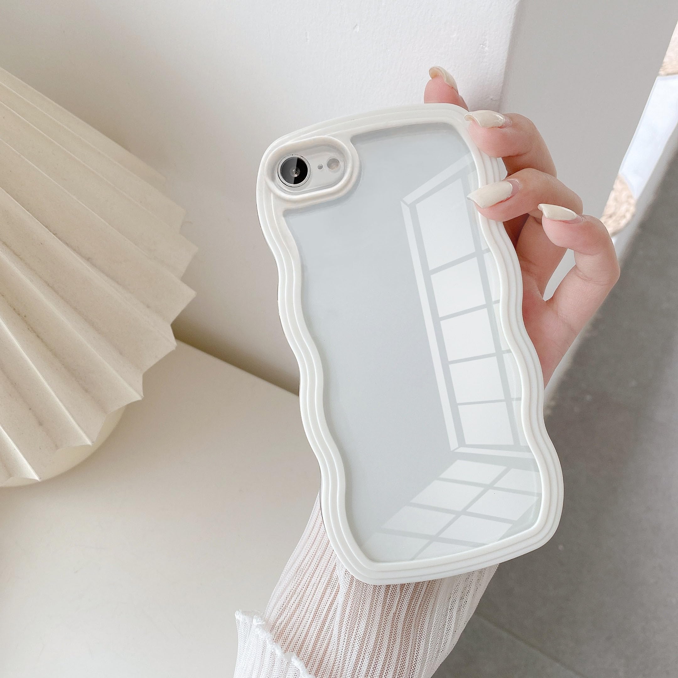 【送料無料】UEEBAI 対応 iPhone Series 用の ケース ソフト TPU カバー 可愛い おしゃれケース 透明 ウェーブ デザイン スマホケース ..