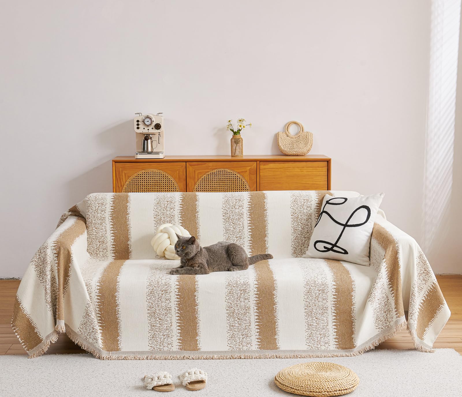 【送料無料】TMVOK マルチカバー ソファカバー ブランケット 犬猫対策 汚れ防止 1人 2人 3人掛け ソファーかばー リバーシブル 北欧風 長方形 通気 柔らかく カウチ ベッドカバー シェニール テー 色：ストライプ系（カーキ ・ ホワイト）、サイズ：130*180cm/1-2人掛け