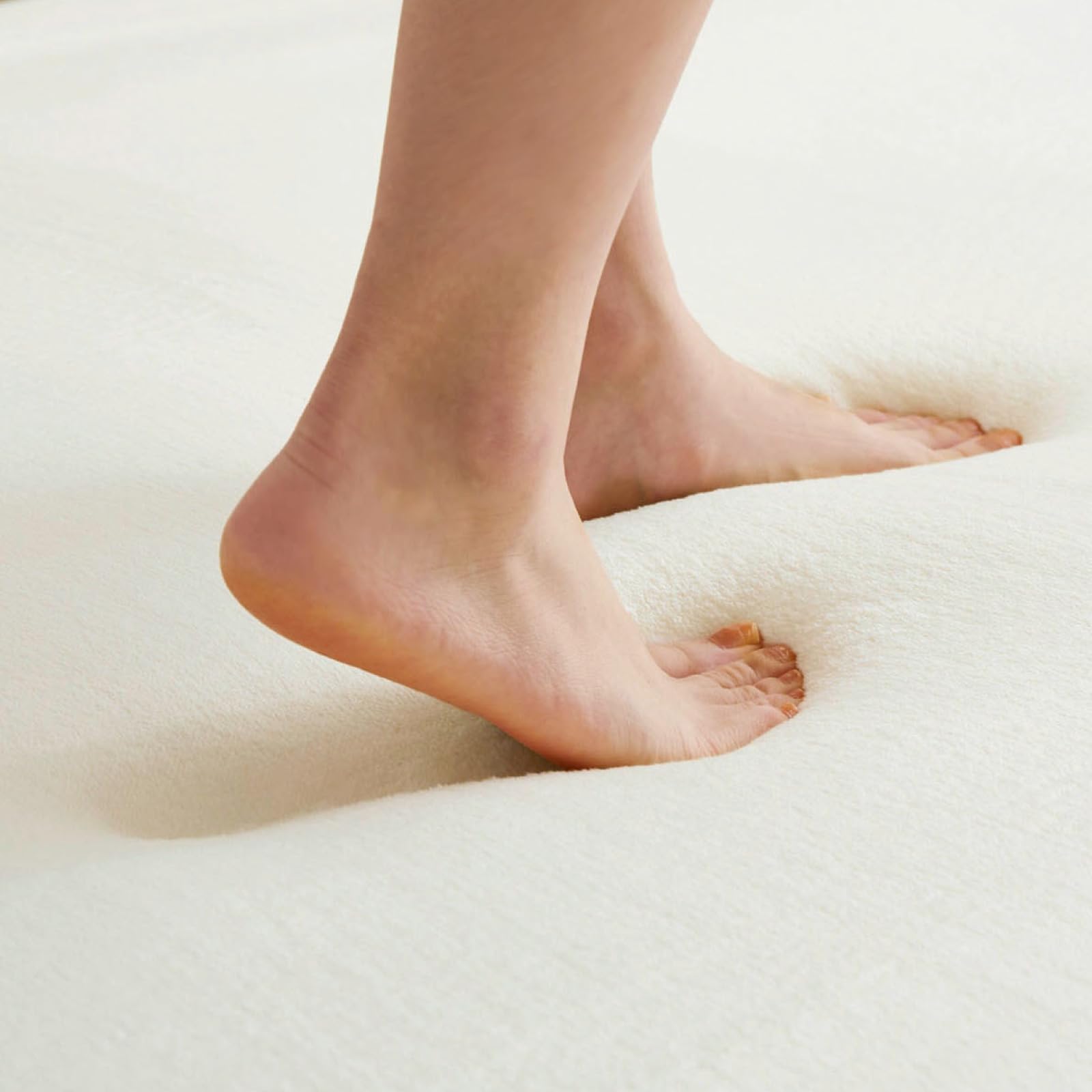 【送料無料】萩原 ラグ 「メレンゲタッチ3種_3ミリ、低反発、極厚」 色：ホワイト、サイズ：185 x 185 ..