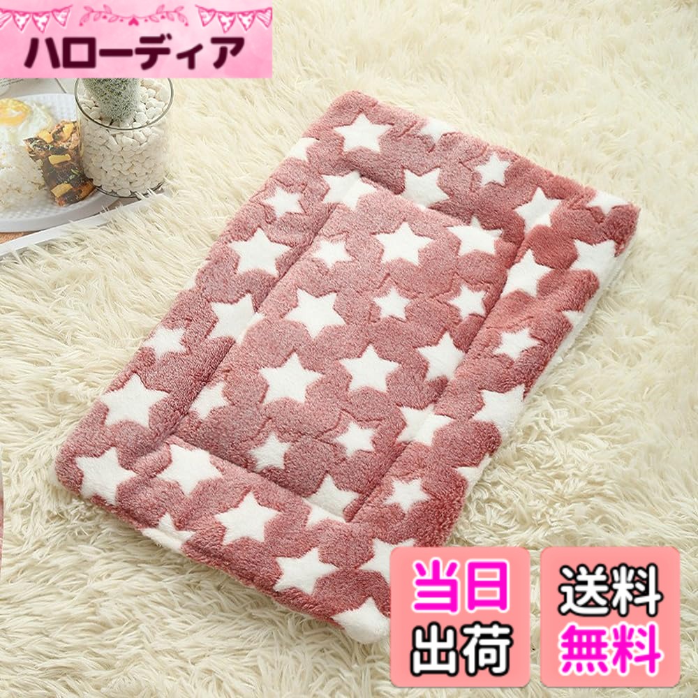 商品情報商品の説明商品の説明 ソファー、ケージ、キャットタワー、猫ベッドの下敷きなど、さまざまな場所で使用可能です。 使用方法 ソファー、ケージ、キャットタワー、猫ベッドの下敷きなど、さまざまな場所で使用可能です。主な仕様 【サイズ】約49x32x2.5cm、紐長さ：約22cm。【重量】170g。【ふわふわ感】表面は柔らかく、中には高品質のPP綿がたっぷり詰まっています！洗濯機で洗える！薄手ではないので、形が崩れにくく、丈夫なマットです！【両面利用可能】表面は可愛い柄とフランネル生地、裏面はコーラルフリース生地！ご自身の好みで使い分けることができます。【安全性】ほつれにくい素材を使用しているため、誤飲の心配もありません！【多彩なシーンで活躍】ソファー、ケージ、キャットタワー、猫ベッドの下敷きなど、さまざまな場所で使用可能です。