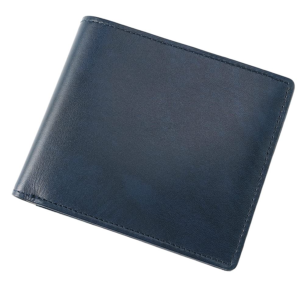 商品情報商品の説明主な仕様 【素材】表側：牛革 内側：牛革 (蝋引き加工) 裏地：合皮【サイズ】縦：9.5cm　横：11cm　厚み：2.5cm　※おおよそのサイズです【生産国】日本【仕様】札入れ×2 小銭入れ×1 カード入れ×4 ポケット×3