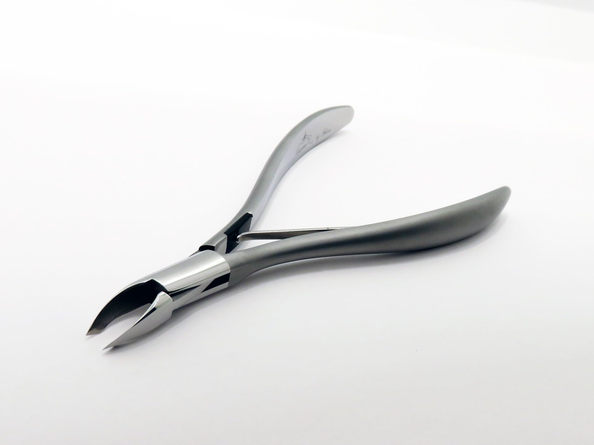 【送料無料】光ヒカリ キューティクルニッパー ティアラ Tiara by Felicia 3mm 色：シルバー、サイズ：..