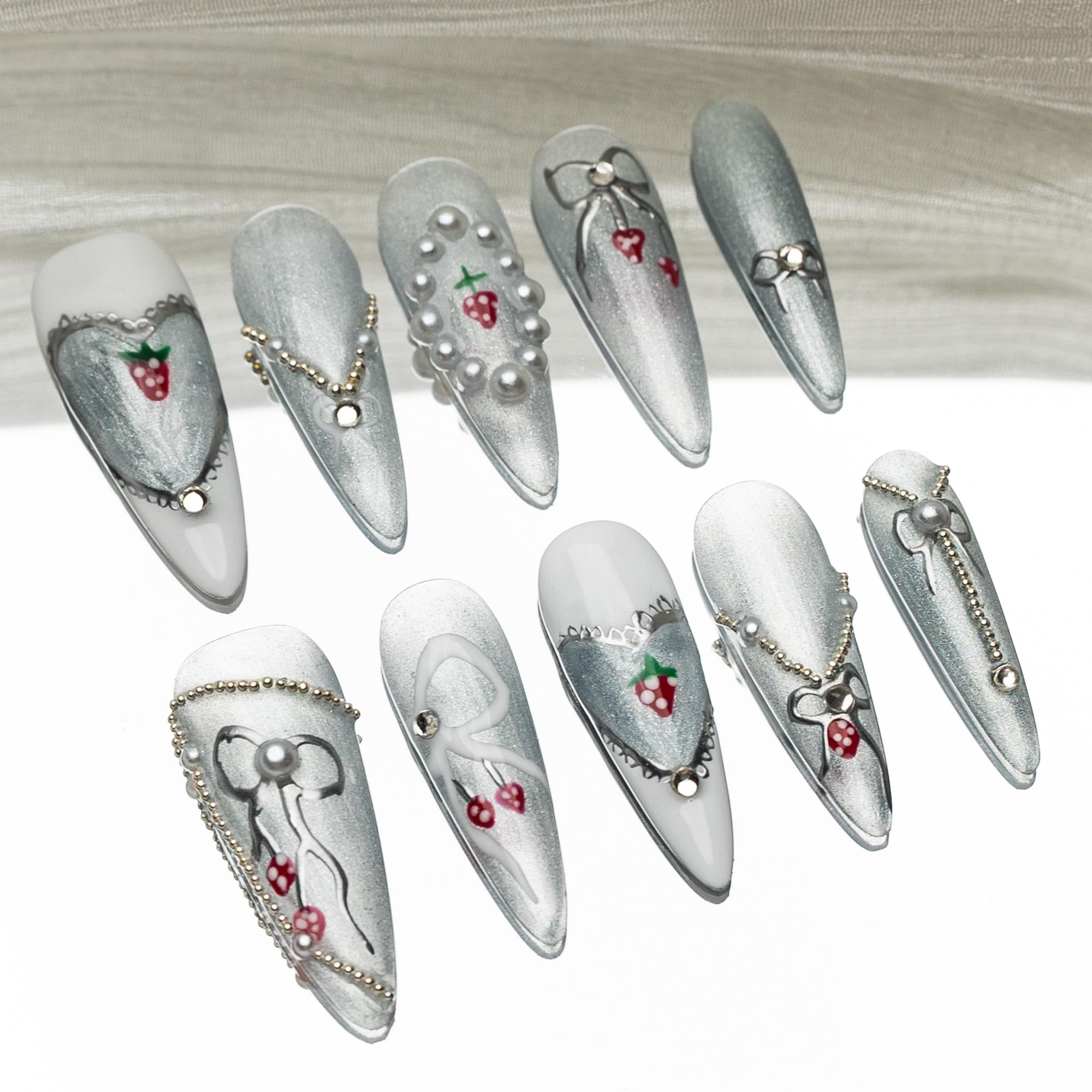 【送料無料】Sun&Beam Nails 手作り ネイルチップ ロング スティレット 銀 白 赤 いちご パール つけ爪 3D デザイン おしゃれ 付け爪 10枚入 (#173 XS) 色：#173、サイズ：S