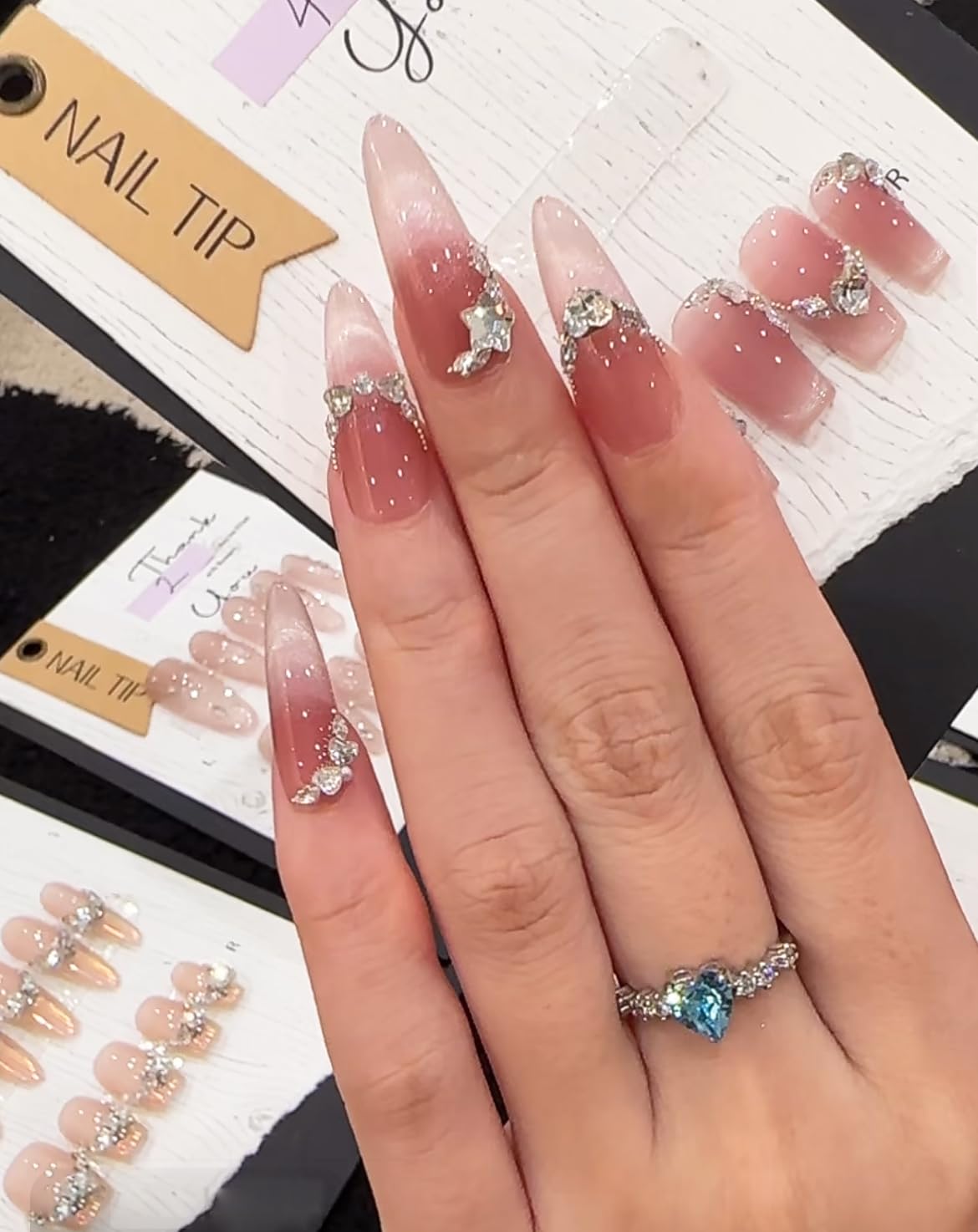 【送料無料】BIBII Nails手作り ネイルチップ 付け爪 3D爪 長い爪 2024 秋と冬韓国 人気 ショート ピン..