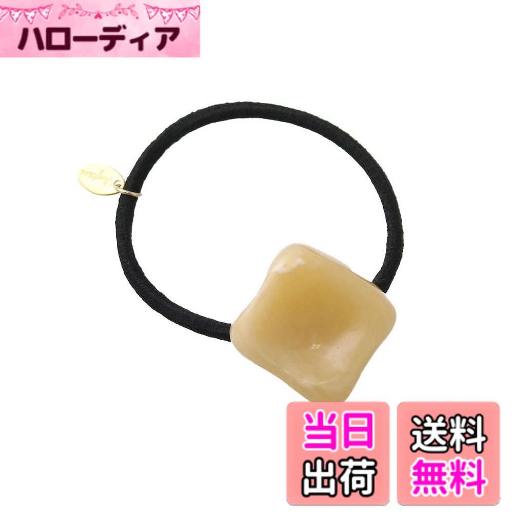 商品情報商品の説明主な仕様 サイズ▼モチーフ：約3cmx約3cm、ゴム：直径約5cmbr素材▼アクリル、合金（すず、亜鉛など）、ゴム洗練されたシンプルさとお洒落なニュアンスを兼ね備えたヘアアクセサリーです。くすみカラーの柔らかなトーンが、どんなスタイルにも自然に溶け込み、優しい印象を与えます。シンプルなデザインながらも、モチーフのディテールがアクセントとなり、特別感を演出します。普段使いはもちろん、特別なシーンでも活躍すること間違いなし。髪をまとめるだけでなく、スタイル全体に洗練された雰囲気をプラスします。軽量で柔らかな素材を使用しているため、長時間の使用でもストレスを感じさせません。しっかりとしたホールド力を持ちながらも、髪に優しい仕上がりです。シンプルでありながらも、個性を引き立てるこのヘアゴムは、あなたのコレクションにぜひ加えたいアイテムです。自分へのご褒美や、大切な方へのギフトにも最適です。