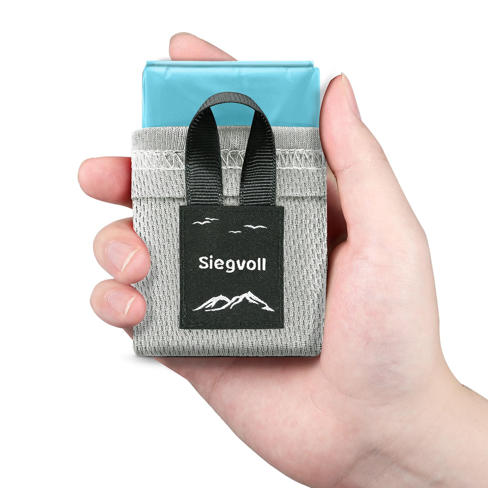 【送料無料】Siegvoll 折りたたみレジャーシート コンパクト グレー 110*140CM 1-2人用 軽量 破れにくい 洗濯機洗い 一体型収納袋(ブルー)付き 携帯 ポケットレジャーシート ビーチ 遠足 キャンプ 登山 運動会 花火大会 夏祭り 桜の季節