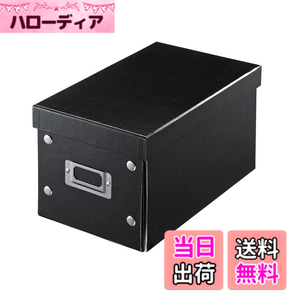 商品情報 商品の説明 ●スナップボタンを留めるだけのかんたん組み立てBOXです。 ●メディアだけでなくパソコン周りのアクセサリなどなんでも収納できます。 ●耐久性に優れた硬質ペーパーを使用しています。 ●収納物がひと目でわかるネームホルダー付きです。 ■カラー:ブラック ■収容量:CD 25枚(プラケース厚さ10mm) DVD 10枚(トールケース厚さ14mm) BD 10枚(ブルーレイケース厚さ12.5mm) ■サイズ:W165xD275xH150mm ■重量:352g ■材質:硬質ペーパー 主な仕様 スナップボタンを留めるだけのかんたん組み立てBOXです。メディアだけでなくパソコン周りのアクセサリなどなんでも収納できます。耐久性に優れた硬質ペーパーを使用しています。収納物がひと目でわかるネームホルダー付きです。 # 【送料無料】サンワサプライ(Sanwa Supply) CDケース収納BOX 組み立て式 W165mm ブラック FCD-MT3BKN CDやDVDなどのメディアを収納する際、どのように整理していますか？収納場所に困ったり、散らかってしまったりすることは多いものです。そんな悩みを解消するのが、サンワサプライのCDケース収納BOXです。この製品は、簡単な組み立てで使用でき、パソコン周りのアクセサリなども一緒に収納することが可能です。使い勝手の良さに加え、耐久性に優れた硬質ペーパー製で、収納するものがひと目でわかるネームホルダーも付いています。引き出しや棚の中もすっきり整理できるので、日常生活のクオリティも向上します。ぜひこの機会に、サンワサプライのCDケース収納BOXを手に入れて、快適な収納生活を実現してください。 ## スペックと特長 この収納BOXの主なスペックは、サイズがW165mm、D275mm、H150mmとなっており、CDやDVD、ブルーレイなどさまざまなメディアを収納できます。具体的な収納能力は、CDが最大25枚、DVDが10枚、そしてブルーレイも10枚まで収納可能です。特に、CDはプラケースの厚さが約10mm、DVDは約14mm、ブルーレイは約12.5mmまで対応しています。 組み立て方はとても簡単で、スナップボタンを留めるだけで完成します。不器用な方でも手軽に組み立てられ、面倒な手間を省くことができます。また、ネームホルダーが付いているため、収納物が一目で分かり、必要なメディアをすぐに取り出すことができます。この機能は特に、忙しい日常の中での効率的な作業を支援します。 さらに、耐久性に優れた硬質ペーパーを使用しているため、長期間の使用にも耐えることが可能です。デザインもシンプルでスタイリッシュなブラックカラーなので、どんなインテリアにもマッチします。冷静に考えると、組み立て式でこのような高機能な収納ボックスを手に入れる機会はなかなかありません。 ## 使い方と活用法 サンワサプライのCDケース収納BOXは、ただのCDやDVDの収納にとどまらず、多目的に使用できるのが大きな魅力です。例えば、オフィスでの書類やステーショナリー、また家庭での子供のおもちゃや絵本なども収納できます。ひとつの箱で様々なアイテムを整理することができるので、部屋をすっきりと保つことができます。 また、将来的に使用しないメディアをまとめて保管する際にも非常に便利です。例えば、特に大切にしているDVDコレクションや、思い出のCDなどは、こちらの収納BOXにまとめることで、損傷を防ぎながら保管できます。さらに、家族や友人に貸す際も、事前に中身の確認ができるため、非常に助かります。 使い方も多彩で、リビングの本棚やクローゼットの中に置くだけでなく、車のトランクや旅行の際にも活用できるのが特徴です。収納ボックスは持ち運びも楽なので、ちょっとした旅行やキャンプなどにも便利です。この製品の利便性は、ただの収納を超えた生活のきめ細かい整理整頓へと導いてくれます。 ## 購入時の注意点 サンワサプライのCDケース収納BOXを購入する際の注意点として、サイズを確認することをおすすめします。収納できるCDやDVDのサイズ、厚みに対応したメディアを確認しつつ、実際の使用場面を想像してください。この製品は、容量を考慮して設計されているため、無駄なスペースを取らずにすむように工夫されています。 また、組み立て式であるため、初めてのお客様は組み立て方の説明書に目を通すことも重要です。分かりやすい説明書が付属されていますが、不安な方は行程をしっかり確認しながら作業してください。 さらに、素材が硬質ペーパーであるため、水濡れや湿気には気を付ける必要があります。保管場所を選ぶ際には、風通しのよい、湿気の少ない環境を選ぶと良いでしょう。使用後は湿気が気になる場所には置かず、常に状態を確認することが推奨されています。 最後に、外観を大事にする方は、直射日光の当たる場所に置かないことも大切です。これにより、色あせや劣化を防ぐことができます。これらの注意点をしっかり確認し、最高の収納ライフを実現しましょう。 ## お客様の声と評価 サンワサプライのCDケース収納BOXは、多くのユーザーから高評価を得ています。特に「簡単に組み立てられて、使いやすい」という声が多く、迷うことなく手に取れる魅力があります。また、ネームホルダーの実用性についても称賛されており、「一目で中身がわかるので、どこに何があるかを探す手間が省けた」との意見が多数寄せられています。 さらに「耐久性が高く、長期間使えて満足」というレビューも多く、硬質ペーパーを使用している点が評価されています。一部のユーザーは、オフィスでの書類整理や、家族のメディア管理に役立てており、汎用性の高さが冗長な収納の必要性をカバーしているようです。 使い方や収納の工夫についても、多くの実体験からその便利さが分かります。例えば、異なるメディアを分けて収納することで、混乱がない状態を保てるといった声も上がっています。また、安定した値段も、コストパフォーマンスを重視するお客様に好評で、「これだけの機能を持ちながら、この価格は嬉しい」というコメントが寄せられています。 これらの評価を元に、この商品が生活をより豊かにするためのツールとなることを理解していただけることでしょう。 ## まとめ - サンワサプライのCDケース収納BOXは簡単組み立て式。 - 様々なメディアが収納できる、使い勝手の良さ。 - 多目的に利用できるため、部屋をすっきり整理。 - ネームホルダー付きで、収納物がひと目でわかる。 - 耐久性に優れた硬質ペーパー製。 - 購入時はサイズや保管場所にご注意ください。 - 実際のユーザー声も高評価。 ぜひ、サンワサプライのCDケース収納BOXを使って、整理整頓された快適生活を実現してください。