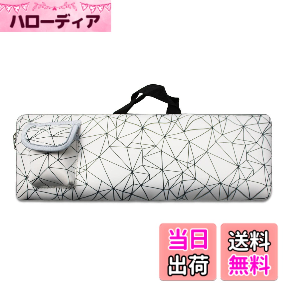 商品情報商品の説明主な仕様 --ロジクールキーボードに対応の専用キーボードケースです、外側に子ポケットがありますので、手提げバッグがマウスとキーボードを同時収納可能になります。--Logicool MK270 K270 K275 キーボードケースの開閉方式：ファスナー、外側の子ポケット：マジックテープ、手提げ付きなので持ち運びやすくなります。--ネオプレン製の白い収納バッグが弾力性のあるゴムなので衝撃からワイヤレスロジクールを守ります。三角柄の文様で現代都市のお洒落と感じますという点も魅力があります。--僅かな140gの軽量で丈夫な素材を採用しているため末永ぐご使用いただけます。手洗いや洗濯機ともOKです。--ケースサイズ：横44.5cm、経15.5cm。外側のポケットのサイズ：横7.5cm、縦10.5cm
