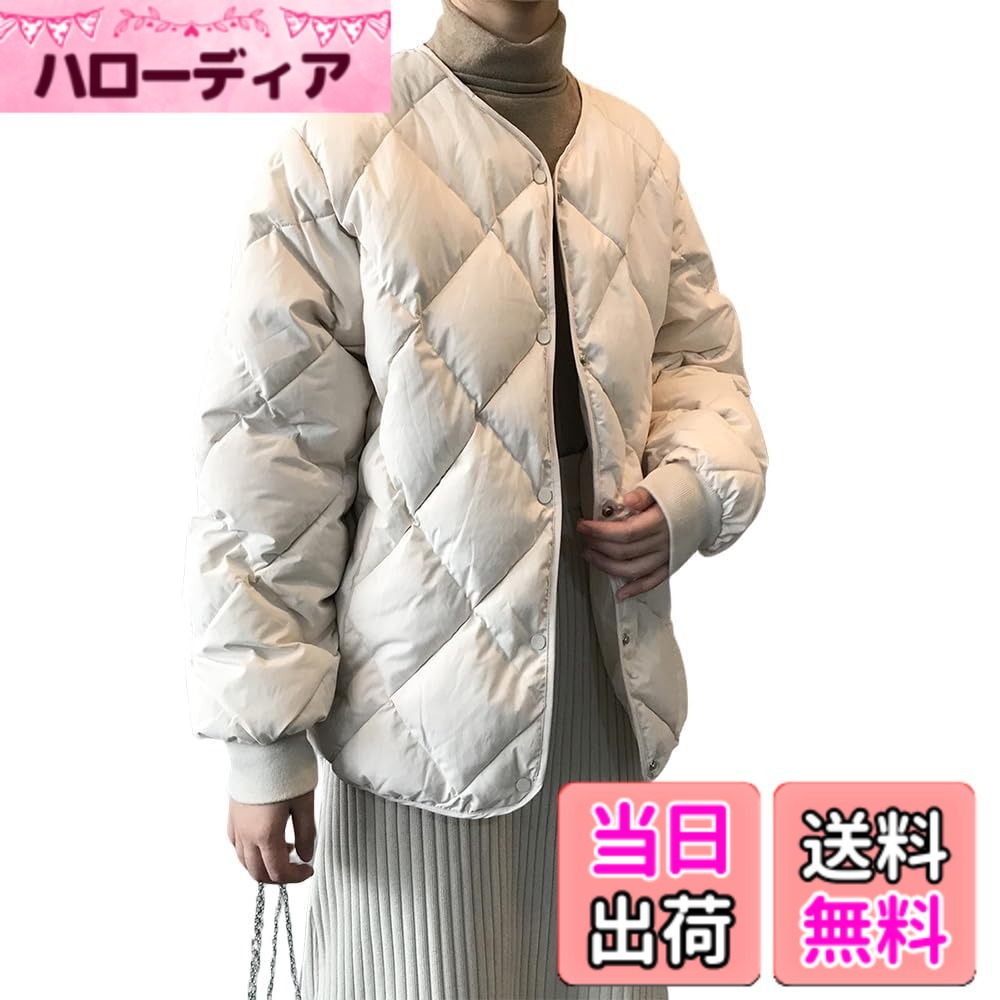 商品情報商品の説明主な仕様 【気軽にオシャレで暖かい】程よいの厚さと重くなりすぎないシルエットで、少し肌寒いときに温度調整用の軽アウターとして活用できるのはもちろん、寒い真冬には厚手コートのインナーとして、ダブルの暖かさを楽しむことができる中綿ジャケット。肌寒くなったの季節に暖かさを兼ね添えて、さり気なくお洒落さを演出します。【リラックスな着心地】窮屈感なくて動きやすい、気になる腰回りもしっかりカバー。袖口にリブを施してメリハリを効かせたこだわりのディテールに注目、内外気の漏れと進入を防ぎ保温効果も高めます。ノーカラーの仕様が、ヘアスタイルを邪魔しなくでタートルネックのインナーを重ね着だけでお洒落に周りト差が付きます。【着回しの可能性を広げる】カジュアルになりすぎないショート丈のシルエットできれいめのコーデにも最適。どんなコーデにもマッチするので、急いでいる時や忙しい朝にも強い味方となるでしょう。ジーンズやスウェットとのカジュアルコーディネートはもちろん、合わせるボトム次第できれいめコーディネートも楽しめるアイテム。【ストレスフリーな履き心地】無地でシンプルなデザインなので幅広い年代でご利用頂ける定番アイテムはコーディネートしやすく、デイリーユースにぴったり。 薄手のニットやタートルネック、フレアスカートやワンピースの上に羽織って大人っぽく着こなしたり、オフィスカジュアルと合わせて通勤用のアウターとしてもおすすめです。【ご購入前確認】サイズ:着丈/バスト/肩幅/袖丈(cm) 【M】62/104/39/59 【L】63/108/40/60 【XL】63/112/41/61。※サイズ詳細等の測り方はスタッフ間で統一、徹底はしておりますが、 実寸は商品によって若干の誤差(1cm~3cm )がある場合がございますので、予めご了承ください。製品に何の問題がございましても、24時間以内に必ず返信しておりますので、お気軽にメールにて御連絡くださいようお願い致します。