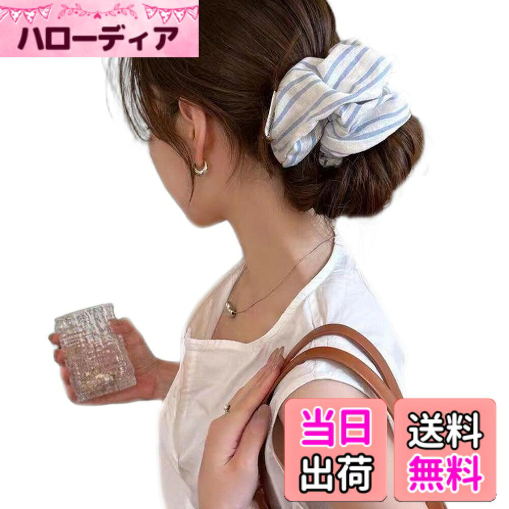 商品情報商品の説明この綿麻素材のシュシュ2個セットは、ナチュラルで優しい雰囲気を演出するヘアアクセサリーです。ストライプ柄とチェック柄の2種類のデザインが含まれており、ブルーとベージュの落ち着いたカラーリングが特徴です。綿と麻の混紡素材を使用しているため、通気性に優れ、季節を問わず快適にお使いいただけます。ハンドメイドで丁寧に作られており、柔らかな質感と適度なボリューム感が魅力です。髪をまとめる際に髪を傷めにくく、長時間着用しても快適です。カジュアルなデイリースタイルから、ナチュラルテイストのコーディネートまで幅広く活用できます。2個セットなので、その日の気分やファッションに合わせて使い分けることができ、お友達やご家族とシェアするのもおすすめです。シンプルで飽きのこないデザインは、年齢を問わずお使いいただけます。主な仕様 素材構成: 綿麻混紡素材を使用した肌触りの良いシュシュで、通気性に優れ快適な着け心地を実現セット内容: ストライプ柄とチェック柄の2個セット、ブルーとベージュの爽やかなカラーバリエーションで日替わりコーディネートが楽しめますハンドメイド仕様: 丁寧に手作りされた高品質なヘアアクセサリーで、細部までこだわりの仕上がりデザイン: ナチュラルで上品なストライプとチェック柄が、カジュアルからフォーマルまで幅広いスタイルにマッチ用途: ポニーテールやお団子ヘアなど様々なヘアアレンジに対応し、髪を優しくまとめて跡が付きにくい
