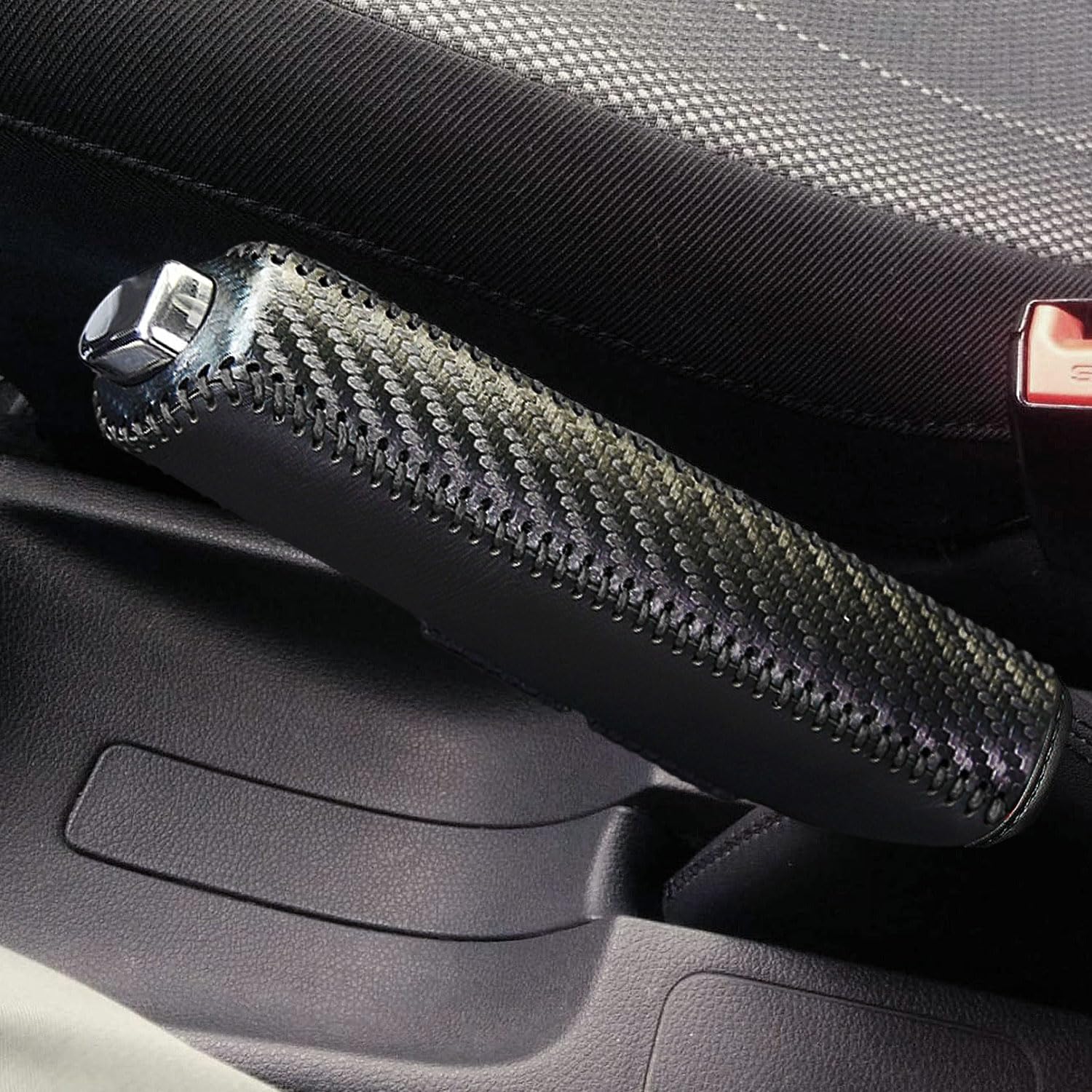 【送料無料】本革 パーキングブレーキカバー 上質本革 触感快適 汎用タイプ ハンドブレーキ専用 車内インテリア 防滑加工 耐久性 色：カーボン調 黒革＋黒糸