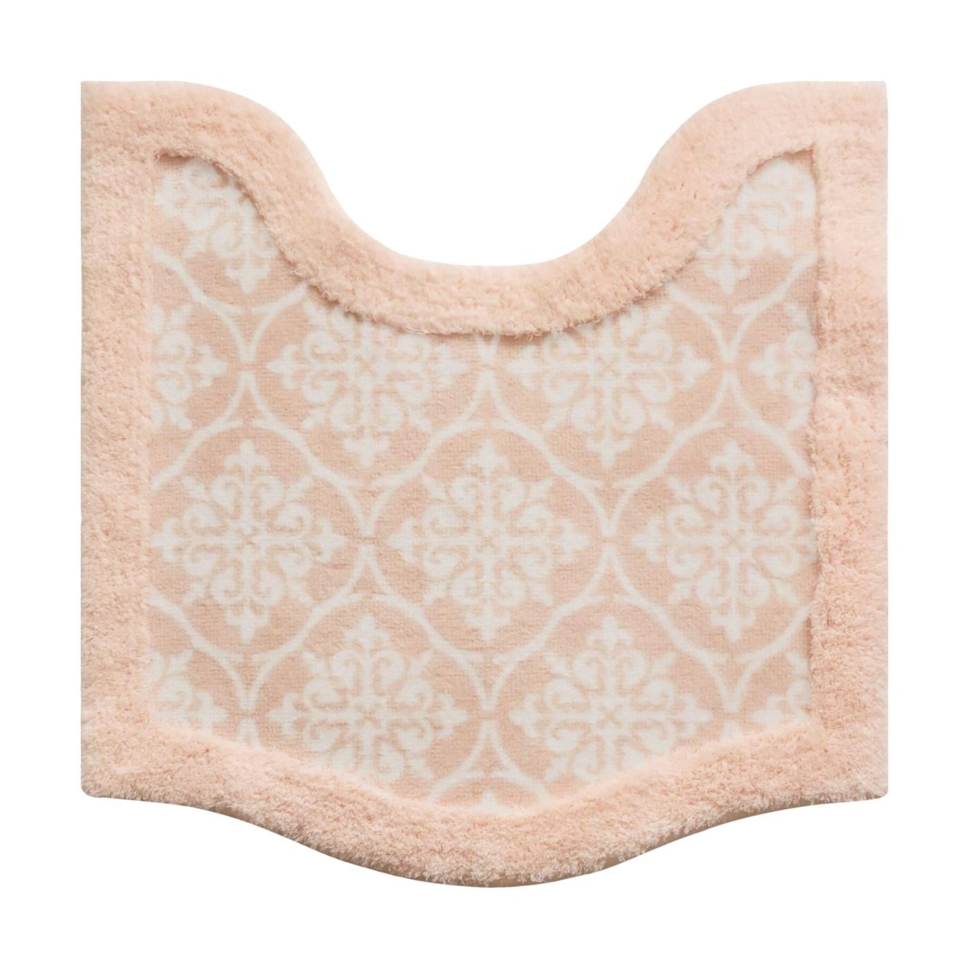 くすんだ淡いカラーで女性らしいデザインに癒されるファブリックシリーズです。 「merry」＝楽しいという意味の通り楽しく柔らかな空間を演出します。 上品な形状が特長的なトイレマットです。 マットを縁取るオーバータフトが優雅な空間を演出します。 裏面には滑りにくい加工済みで、マットのズレを防ぎます。 洗濯機で丸洗いOKです。 （ドラム式洗濯機、乾燥機は不可です。） ■サイズ：約横60×縦60cm ■材質：ポリエステル ■生産国：中国