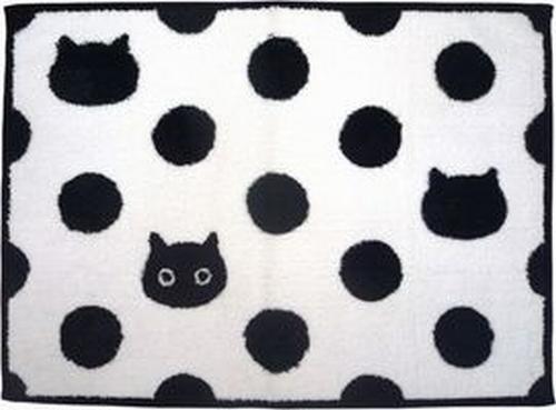 ♪黒ねこが、何とも言えない可愛さ♪ 裏面には、ノンスリップ加工を施しています。 洗濯OK！(ドラム式洗濯機は、不可) ★サイズ等★ サイズ：450mm×600mm ポリエステル100%