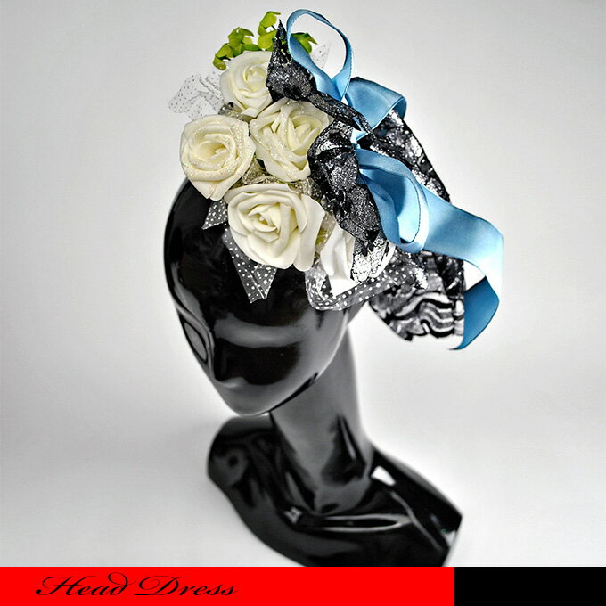スルバーの入ったブラックベーエウとホワイトローズのブーケでブルーのリボンが清楚にマッチしたヘッド..