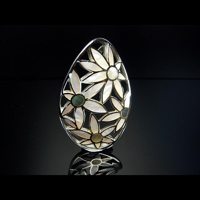 樂天商城 - シェルフラワーデザインペンダントトップ/☆シェルアクセサリー/シルバー925/ペンダントトップ/フラワー/ギフト