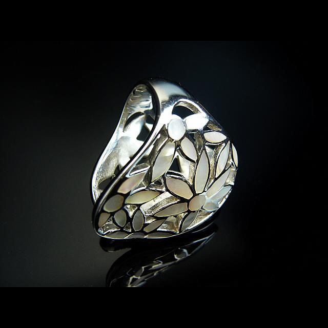 樂天商城 - シェルフラワーデザインペンダントトップ・リング☆シェルアクセサリー/シルバー925/ペンダントトップ/ギフト