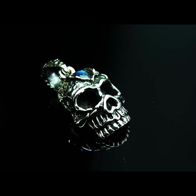 スカルのペンダントトップ☆スカル/シルバー925/ストーン ムーンストーン（青）/ ラブラドライト（黒）