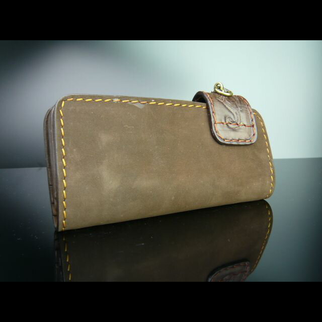 個性的なさわり心地の長財布