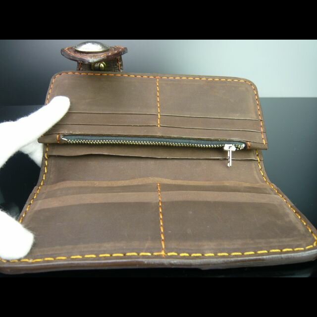 個性的なさわり心地の長財布