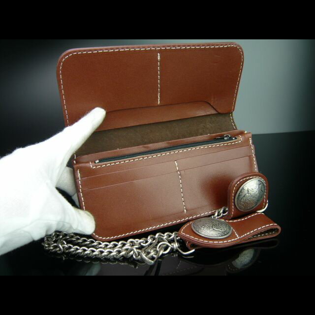 シンプルな牛皮の長財布