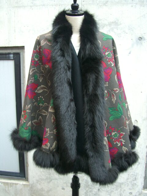 フォックス ファー トリミング フラワープリント マント ブラック 花柄 送料無料 レディース ギフト プレゼント