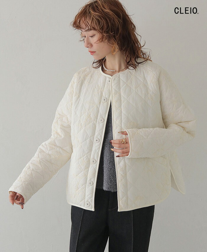 【マラソンSALE50％OFF】コード刺繍入りキルティングジャケット 花柄 春アウター 羽織 レディース 長袖 フェミニン 上品 オフィス 通勤 オケージョン お呼ばれ 学校行事 ゆったり ミドル丈オーバーサイズ ホワイト アイボリー 白 きれいめファッション 大人かわいい
