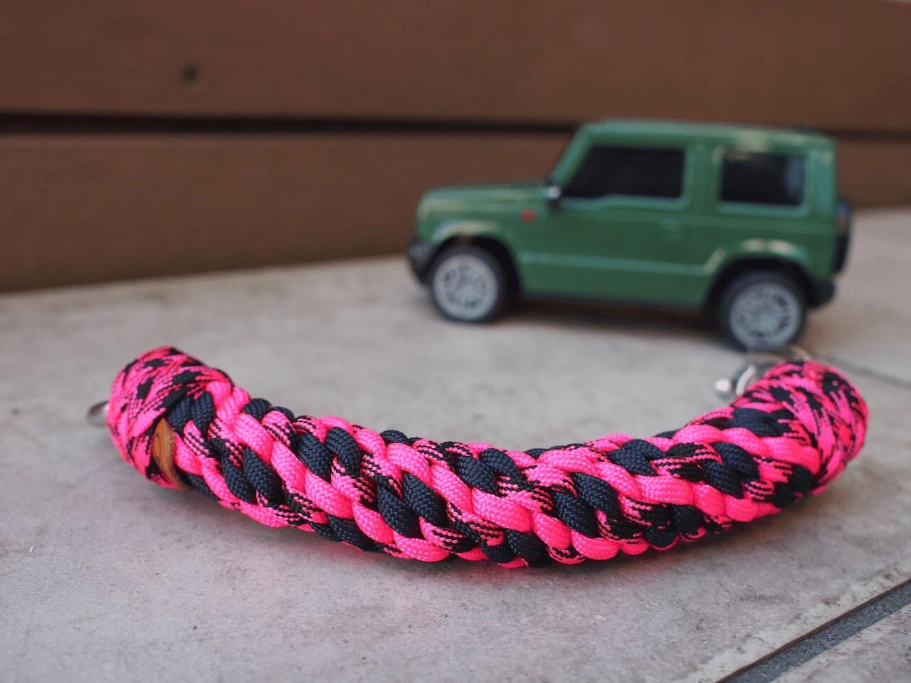 オカミドリショウテンジムニー アシストグリップ ネオンフラミンゴ