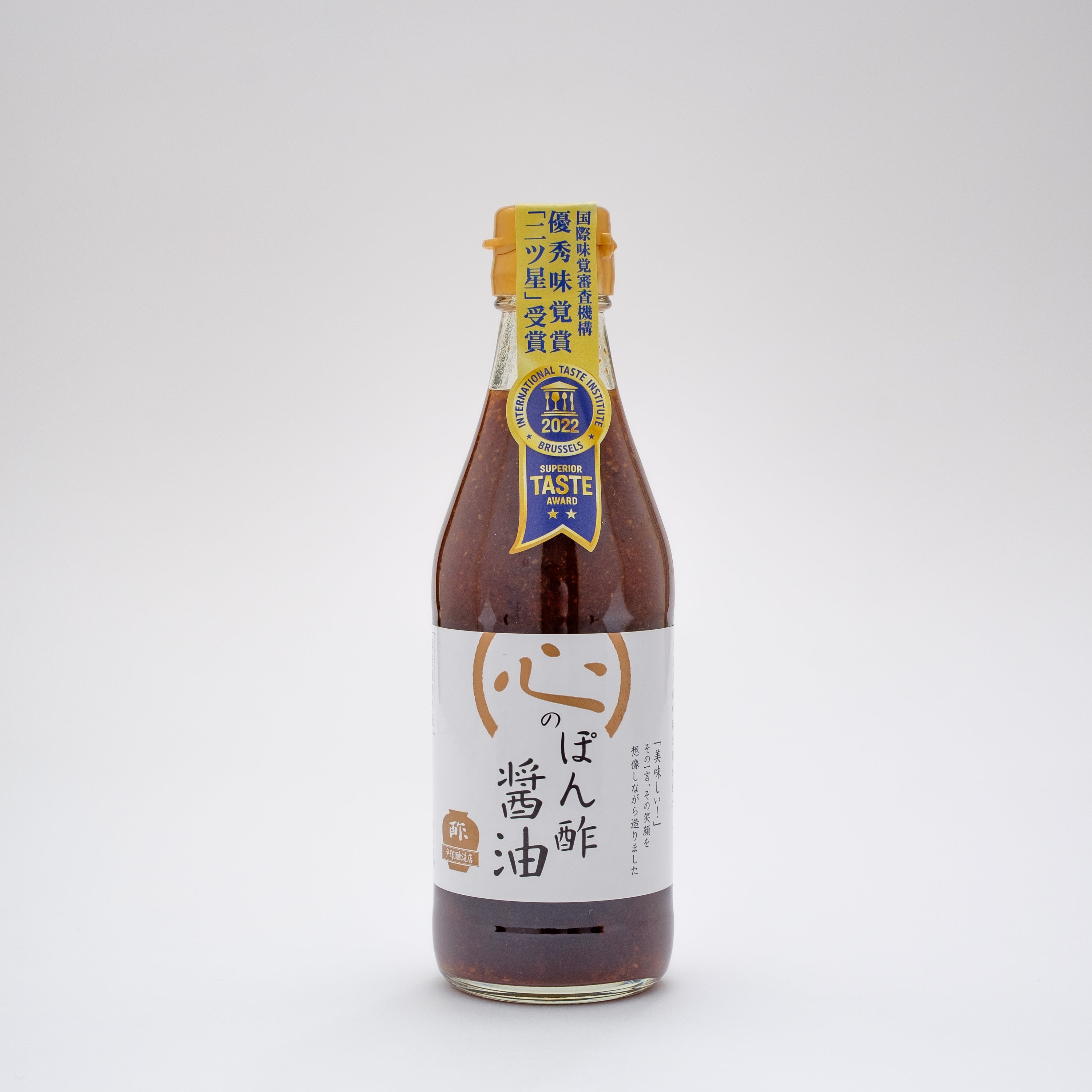 純粋米酢「心の酢」、高知産有機ゆず果汁使用だしの旨みとまろやかな酸味 ■山形産有機コシヒカリでつくった「心の酢」使用■かつお厚削り、みついし昆布、原木栽培乾しいたけでだしをとっている■鍋物やサラダ、餃子のたれなどさまざまな料理に■数量限定品 商品説明 原材料 醤油、醸造酢(心の酢)、ゆず果汁[ゆず(高知県)]、本みりん、粗糖、味噌、食塩、かつお削り節、昆布(北海道)、乾しいたけ(大分県) 賞味期限開封前 常温で1年6ヶ月 内容量300ml ブランド名オーサワジャパン