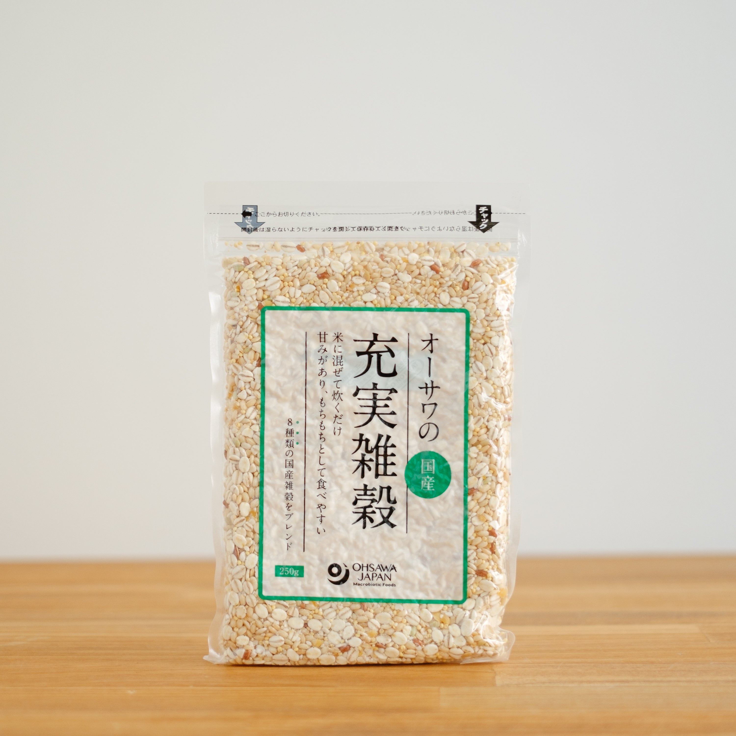 国内産の8種雑穀・豆をバランス良くブレンド。甘みがあってもちもちとした雑穀ごはんを是非お試しください。 国内産原料100％8種類の雑穀をブレンド甘みがありもちもちとして食べやすい米1合に対して大さじ1杯（約15g）混ぜて炊飯してください。 商品説明 原材料 胚芽押麦・もち玄米・はと麦・もちきび・黄大豆・もち赤米・もちあわ・とうもろこし(国産) 賞味期限開封前 : 常温で1年6ヶ月 内容量250g ブランド名オーサワジャパン
