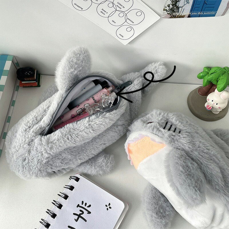 送料無料 ペンケース かわいい サメ 筆箱 筆入れ ペン収納 グレー ぬいぐるみ ペンポーチ コスメポーチ 軽量 文具収納ポーチ 小物入れ 癒し系 文房具 小物 グッズ 雑貨 小学生 中学生 高校生 面白い 入学祝い プレゼント インスタ映え 楽天海外通販 heysiria-10007327 Heysiria サンプル画像2