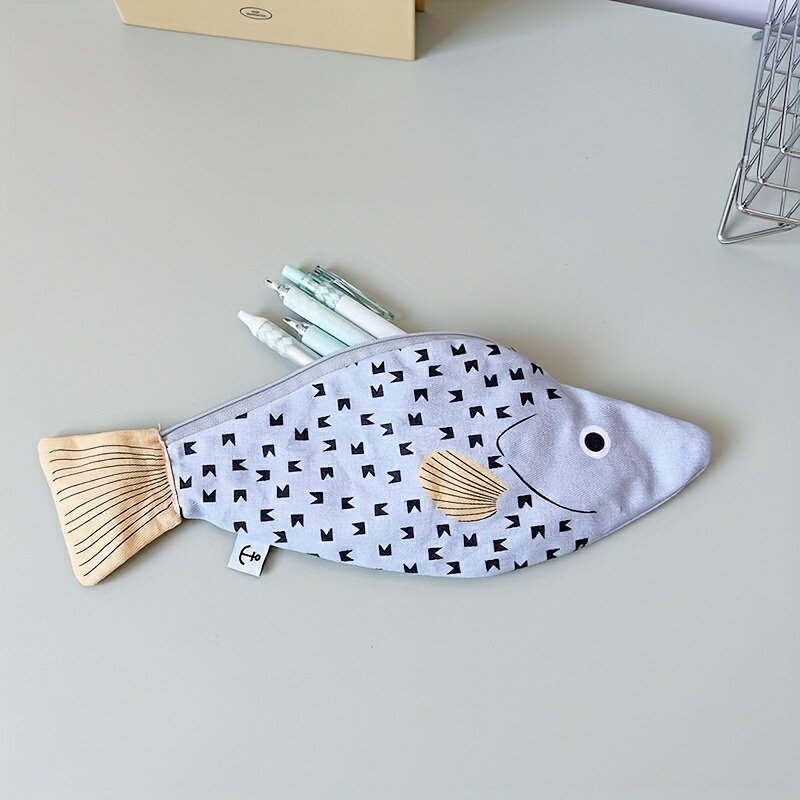 送料無料 筆箱 魚 かわいい イラスト風 ペンケース ペンポーチ ポーチ キャンバス 軽量 おもしろ ​​ハタ モチーフ​​ ユニーク デザイン 小物入れ 文房具 小物 グッズ フィッシュ 雑貨 女性 男性 高校生 大学生 面白い 小学生 プチギフト プレゼント楽天海外通販