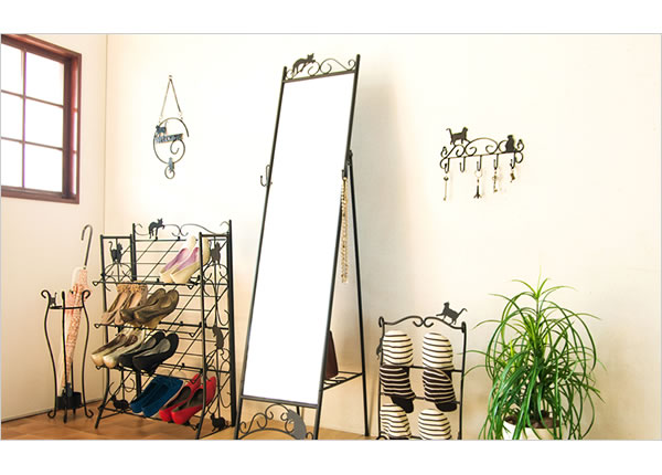 猫のウォールキーフック KF-34C 幅30cm 奥行4cm 高さ17.5cm 曲線 ロートアイアン 猫 ネコ キャット シルエット かわいい 黒猫 鍵かけ アクセサリー掛け 玄関 便利 設置 簡単 【宮武】