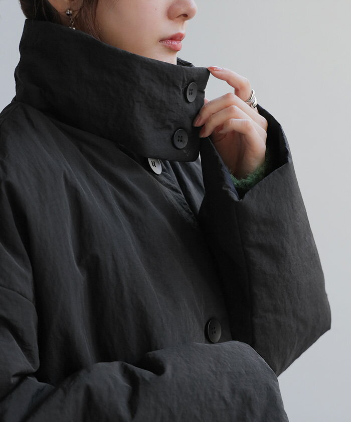 SALE 肩凝らず。 アウター 中綿 ロングコート ロング レディース ジャケット ブルゾン コート ダウン フェイクダウン ミリタリー ハイネック 羽織 チェスター チェスターコート オーバーサイズ 大きいサイズ 体型カバー 軽量 暖かい 黒 秋 冬 HUG.U