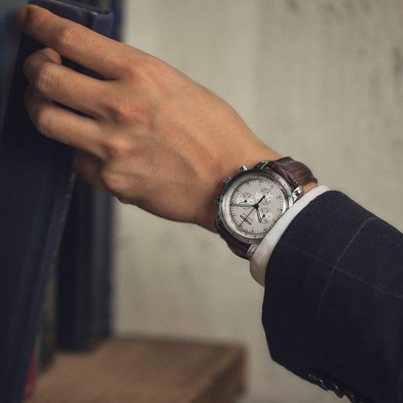 【日本限定/正規品/最短即日発送】ツェッペリン 腕時計 メンズ Special Edition 100 Years〈100周年記念〉クロノグラフアラーム シルバー ブラウンレザーベルト ZE8892-1