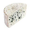 COMMENTS 世界中で愛されているフランスで最も古いチーズの一つ。名前は生産地の村にちなんでいます。フランスブルーチーズの最高峰と讃えられるように、ねっとりと濃厚な組織に美しく広がる青かびと、羊乳のコクが絶妙な味わいを生み出しています。パンを培地に繁殖するかびを混ぜ込み、自然の洞窟で熟成される、まさに人間の知恵と自然の力が創作した傑作と言える「ブルーの王様」です。 &nbsp; &nbsp; INFORMATION 　名称 フランス産 ロックフォール 約1.4kg 　賞味期限 お届け後、未開封で約22日 　保存方法 冷蔵保存してください 　サイズ 約1.4kg（多少前後する場合が御座います） 　原産国 フランス 　原材料名 生乳、食塩 　配送方法 　 　発送温度帯 【基本冷蔵/冷凍発送可能】 　同梱包 冷蔵・冷凍発送可能な商品と 同梱包が可能です 　お届け日 ご注文後2〜3営業日に 発送対応を行います。 　販売者