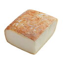 ウォッシュタイプとしては珍しいイタリア産のチーズ.。 タレッジョはウォッシュタイプのチーズの中では特に穏やかな風味で、口当たりもやさしく食べやすいのが特徴です。とてもマイルドでミルキーなチーズですね♪　クリームチーズがお好きな方には堪らないチーズでしょう。表面をアルコールでなく塩水で洗っているため、匂いも穏やかで良い香がします。ウォッシュタイプ初心者の方には特におすすめです。赤ワイン、辛口の日本酒にもよく合います。 お届け後、未開封で約2週間 冷蔵庫で保管してくださいませ。↑保存方法についてはコチラを参考に！ 約500g イタリア 注意！こちらの商品は重量再計算商品です。くわしくはこちら商品キロ単価（税込）×重量（商品名に記載）＝合計単価※キロ単価につきましては商品名の【】内をご参考ください。また、カット作業は手作業となりますため、実際の重量は記載重量から多少の前後する場合が御座います。 生乳、食塩 クロネコヤマト宅急便（冷蔵）にて