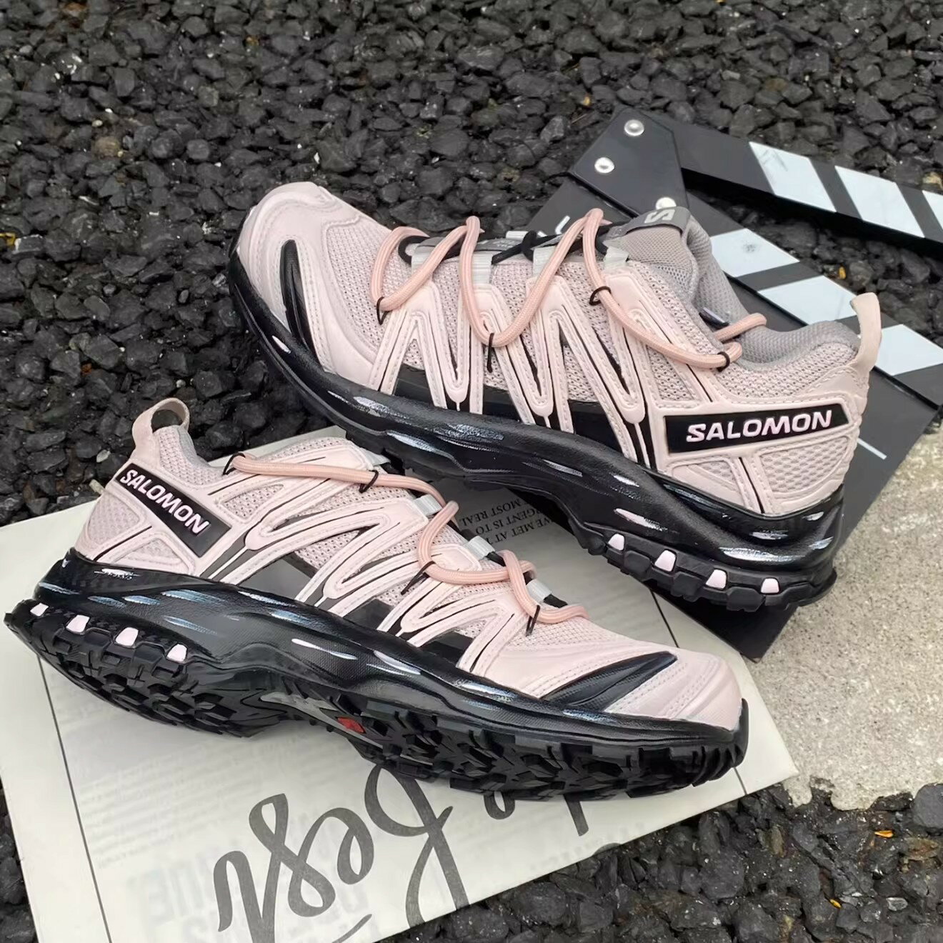 Rakuten - 【専門カスタム】SALOMON XA PRO 3D サロモン 専属デザイナー作成 ホワイト ピンク ストロベリー チョコ 激安 限定価格 カスタムスニーカー 世界に一足 希少モデル