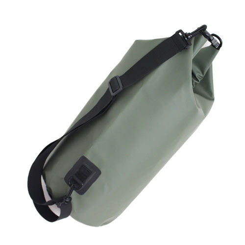ヒビプラスのドライバッグ 30L 防水バッグ バッグ 防水 ドラム型 カーキ 無地 大容量 2way 防災バッグ ラフティング 釣り フィッシング 水泳 キャンプ スノーボード 海水浴 防災 ビッグマン｜アングル3
