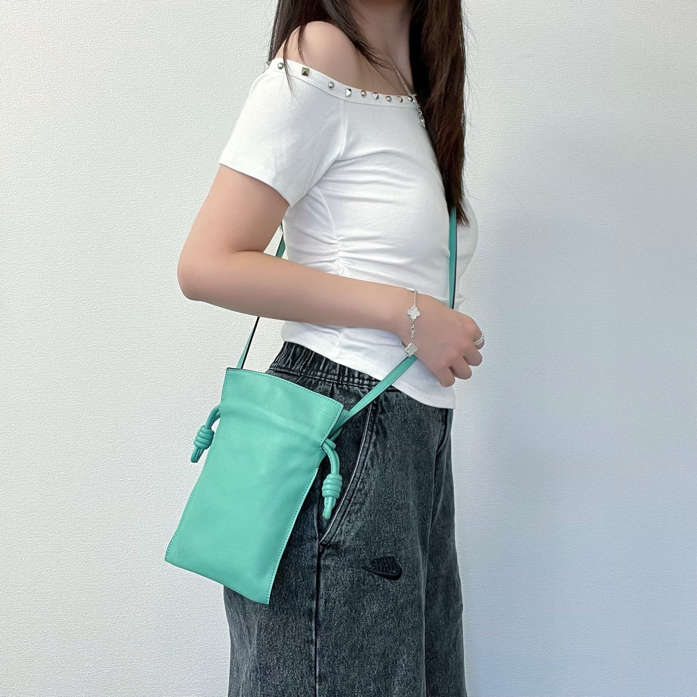 ロエベLOEWE アナグラム カメラバック ミニ グリーン ロエベLOEWE アナグラム カメラバック ミニ グリーン