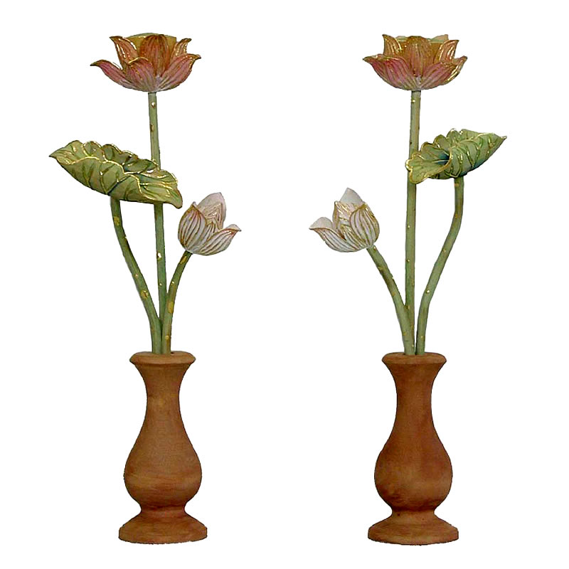 商品の特徴・説明 お仏壇にセットする常花のセット（1対）になります。 モダンなお仏壇にもマッチしやすいおしゃれな常花で、花立もセットになってお得になっています。 懐かしい雰囲気もありながら、洗練された今っぽさも醸し出すそんな作りになっています。 常花とは、お仏壇の中に飾る仏具になり、生花とは別に飾ります。 仏具の花立に常花を飾り、枯れない花や永遠に咲き続けるという意味を持ち、大切な仏具の1つとなっています。 商品内容 仏具個数 常花1対（2本入り） 常花のサイズ サイズ高さ 小12.5cm