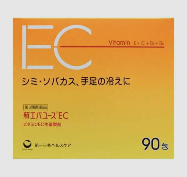 　　　　　　　≪第3類医薬品≫ 　　☆★☆ 新エバユースEC ☆★☆ 　　　しみ・そばかす、手足の冷えに 　服用にさいしては、添付文章をよくお読みください。 ◆新エバユースECの特長○シミ・ソバカス、手足の冷えを緩和する各種成分を配合。お肌のトラブルを改善します。 ○3包中に、ビタミンC2000mg、ビタミンE300mgが含まれています。 ○口の中ですぐに溶ける、シュガーフリー、ナトリウムフリーの服用しやすい分包顆粒剤です。 ◆新エバユースECの成分分量本剤は黄色の顆粒で、3包（1包2g）中に次の成分を含有しています。 ・アスコルビン酸（ビタミンC）・・・2000mg ・酢酸d-αトコフェロール（天然型ビタミンE）・・・300mg ・リボフラビン酪酸エステル（ビタミンB2酪酸エステル）・・・12mg ・ピリドキシン塩酸塩（ビタミンB6）・・・15mg ［添加物］ 還元麦芽糖水アメ、ヒドロキシプロピルセルロース、アセスルファムカリウム、タウマチン、レモン油、香料、トコフェロール ◆新エバユースECの効能効果○次の諸症状の緩和：しみ、そばかす、日やけ・かぶれによる色素沈着○末梢血行障害による次の諸症状の緩和：肩・首すじのこり、手足のしびれ・冷え、しもやけ ○次の場合の出血予防：歯ぐきからの出血、鼻出血 「ただし、これらの症状について、1カ月ほど使用しても改善がみられない場合は、医師、薬剤師又は歯科医師に相談して下さい」 ○次の場合のビタミンECの補給：肉体疲労時、病中病後の体力低下時、老年期 ◆新エバユースECの用法・用量1～3回ただし、1日2回服用する場合は朝食及び夕食後、1日3回服用する場合は毎食後服用して下さい。 　15歳以上：1回　1包 　11歳以上～15歳未満：1回　2/3包 　7歳以上～11歳未満：1回　1/2包 　3歳以上～7歳未満：1回　1/3包 　1歳以上～3歳未満：1回　1/4包 　※1歳未満の方は服用しないで下さい。 (1)用法・用量を厳守してください。 (2)小児に服用させる場合には、保護者の指導監督のもとに服用させてください。 ◆新エバユースECの保管及び取扱い上の注意・直射日光の当たらない湿気の少ない涼しい所に密栓して保管してください。 ・小児の手の届かない所に保管してください。 ・他の容器に入れ替えないでください。(誤用の原因になったり、品質が変わる。) ・表示の使用期限を過ぎた製品は使用しないでください。 商品名 新エバユースEC 内容量 90包 保存方法 開封後湿気を避け密封しお早めに 賞味期限 1年未満の商品は販売いたしません。 登録販売者 山田秀文（ヤマダヒデフミ） 広告文責 有限会社　横川ヤマト TEL 082-295-1732 メーカー 第一三共ヘルスケア お客様相談窓口 0120-337-336 9：00～17：00(土・日・祝除く） 製造・区分 日本・第3類医薬品 JAN：コード 4987774255521 副作用被害救済制度の問い合わせ先 （独）医薬品医療機器総合機構 （フリーダイヤル）0120-149-931 ＜購入時の注意事項＞ ・予告無くパッケージが変更にある場合がありますので予めご了承下さい。 ・製造・取扱い中止の場合にはキャンセル処理をさせて頂く場合がございます。 ・お客様のご都合によるご注文内容の変更・キャンセル・返品・交換はお受けできません。血圧が高めの方歯槽膿漏が気になる鼻の疾患でお悩みの方耳の疾患でお悩みの方アレルギー体質の方腎疾患が気になるどうき・息切れ便秘でお困りの方痔のお薬喉の渇きが気になる乳腺炎でお悩みの方眼精疲労炎症性・化膿性疾患せき・たんストレスが気になる滋養強壮しびれが気になるむくみが気になる胃腸が気になる神経痛・リウマチ不眠でお悩みの方排尿困難更年期が気になるだるさ・やる気肝疾患が気になる生活習慣病健康美容が気になる肝臓疾患でお悩みの方アレルギー性鼻炎気になる脂肪生理不順の方皮膚炎が気になる介護系商品デリケートゾーン生活習慣病でお悩みの方気になる健康茶気になる植物多糖類おすすめの乳酸菌アサイ有機ゲルマニウムオーサワジャパン正官庄高麗人参デンタルケア赤ちゃんの夜泣きうっかりが気になる気になる乳酸菌