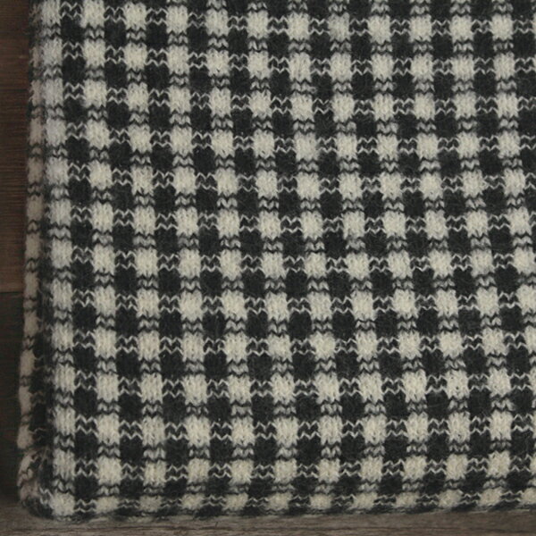 12月1日 新着！イタリー 秋冬ウールジャージー 変わり天竺調バルキーニット 模様編みギンガムチェック 墨黒×生成り W[着分生地 120cm] 【送料無料】 【RCP】