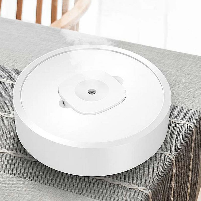 【商品詳細】サイズ：23*23*6.5cm　【商品機能】三つのモード(1)ボタンを一回押す：連続噴霧モード(2)ボタンを二回押す：断続噴霧モード(3)ボタンを三回押す：移動噴霧、(4)ボタンを四回押す：電源を切る常に潤く綺麗な空気を持たらしてくれる。【商品特性】【超静音加湿】動作音は36dB以下、とても静かの加湿器なので、ほとんど無音で動くように設計されています。事務所や寝室などに置いても稼働音が気になることはありません。持ち運びに便利なコンパクトサイズのため、寝室、卓上、オフィス、車載用などの場所で使用可能【適用シーン】寝室、車載、会社、オフィス、部屋、大人、男性、女性、男の子、女の子、父、母、祖父、祖母【注意事項】※手測りのため、少し誤差がございます。※画像はご覧になっているモニター、パソコン等により実際の商品と多少色味が異なる場。※本製品は海外輸入品となりますので、パッケージも海外パッケージ(中国/英語表記など)となっている場合がございます。商品及びにパッケージの埃や傷・破損・へこみなどはご容赦ください。◆その理由による返品はお受け出来かねますのでご了承くださいませ。※商品がお手元に届きましたら、商品に不具合が無いかご確認ください。万が一欠陥、不良、違う商品が届いた場合、配送中の事故で商品が壊れたなどの原因で返品、交換のこ希望の場合、必ず商品到着後7日以内にメール/取引メッセージにてこ連絡ください。【商品詳細】 サイズ：23*23*6.5cm　 【商品機能】 三つのモード (1)ボタンを一回押す：連続噴霧モード (2)ボタンを二回押す：断続噴霧モード (3)ボタンを三回押す：移動噴霧、 (4)ボタンを四回押す：電源を切る 常に潤く綺麗な空気を持たらしてくれる。 【商品特性】 【超静音加湿】動作音は36dB以下、とても静かの加湿器なので、ほとんど無音で動くように設計されています。事務所や寝室などに置いても稼働音が気になることはありません。持ち運びに便利なコンパクトサイズのため、寝室、卓上、オフィス、車載用などの場所で使用可能 【適用シーン】 寝室、車載、会社、オフィス、部屋、大人、男性、女性、男の子、女の子、父、母、祖父、祖母 【注意事項】 ※手測りのため、少し誤差がございます。 ※画像はご覧になっているモニター、パソコン等により実際の商品と多少色味が異なる場。 ※本製品は海外輸入品となりますので、パッケージも海外パッケージ(中国/英語表記など)となっている場合がございます。商品及びにパッケージの埃や傷・破損・へこみなどはご容赦ください。 ◆その理由による返品はお受け出来かねますのでご了承くださいませ。 ※商品がお手元に届きましたら、商品に不具合が無いかご確認ください。万が一欠陥、不良、違う商品が届いた場合、配送中の事故で商品が壊れたなどの原因で返品、交換のこ希望の場合、必ず商品到着後7日以内にメール/取引メッセージにてこ連絡ください。