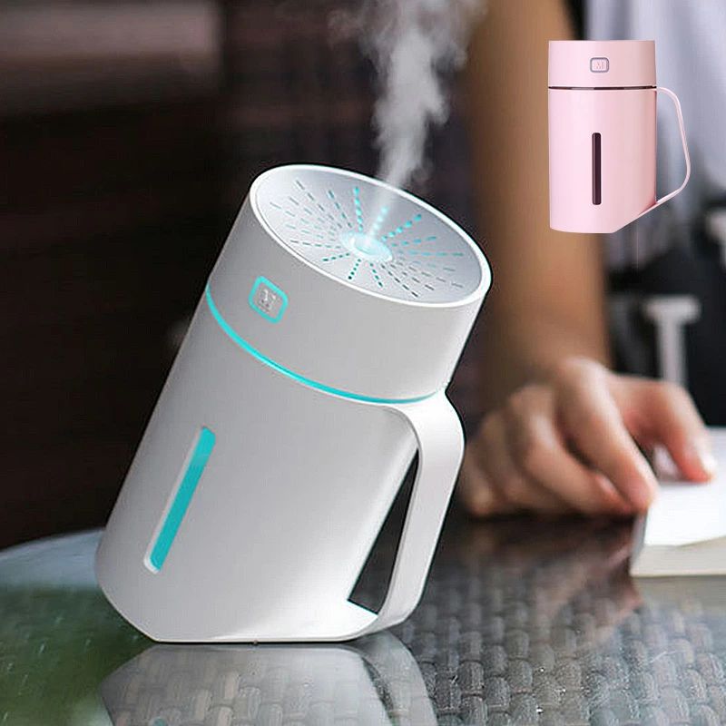 【商品詳細】タンク容量：約420ml本体サイズ：約111×86×147mm本体重量：充電式約260g 電池式約300g電池容量：1200mAh噴霧量：約45～50ml/h連続使用時間：約3～4時間充電時間：約2～3時間動作音：約36dBセット内容：本体×1、USBケーブル×1【商品機能】【420ml大容量】420mlの大型水タンクにより、加湿器を4時間から連続運転できます。大きな水容量により、水を頻繁に追加することを避け、快適な新鮮な空気を楽しむことができます。【USB静音加湿器】35dB以下の静かな雰囲気は静かな睡眠環境を作り出すことができます。【使いやすい】USBポート付きの室内加湿器なので、USBアダプターを接続できる場所ならどこでも使えます。【420ml大容量】420mlの大型水タンクにより、加湿器を4時間から連続運転できます。大きな水容量により、水を頻繁に追加することを避け、快適な新鮮な空気を楽しむことができます。このポータブル加湿器は50ml/hを噴霧し、周囲の空気を十分に加湿し、快適に保ちます。【USB静音加湿器】35dB以下の静かな雰囲気は静かな睡眠環境を作り出すことができます。乾燥した、蒸し暑い空気と風邪/風邪菌をあなたの愛する人を感染させるのを防ぐために、あなたのリビングスペースを加湿してください。乾燥した冬には、乾燥して湿った皮膚を防ぎます。【使いやすい】USBポート付きの室内加湿器なので、USBアダプターを接続できる場所ならどこでも使えます。操作が非常に簡単で、すべての機能を1つのボタンで制御できます。1つのボタンを押すだけで、霧と夜間照明を設定できて、あなたの生活に便利です。【商品特性】連続噴霧と間欠噴霧の2モード充電式と電池式、ワイヤレスで使用可能LEDライト7色(ライト遷移モード／ライト色ロック固定モード)真上に噴霧＆傾けて噴霧ができる持ち手があるので、持ち運び楽々超音波式、加湿、空焚き防止、空気浄化420ml大容量、静音、省エネ、節電、夜の光【適用シーン】寝室、車載、会社、オフィス、部屋、大人、男性、女性、男の子、女の子、父、母、祖父、祖母【注意事項】※手測りのため、少し誤差がございます。※画像はご覧になっているモニター、パソコン等により実際の商品と多少色味が異なる場。※本製品は海外輸入品となりますので、パッケージも海外パッケージ(中国/英語表記など)となっている場合がございます。商品及びにパッケージの埃や傷・破損・へこみなどはご容赦ください。◆その理由による返品はお受け出来かねますのでご了承くださいませ。※商品がお手元に届きましたら、商品に不具合が無いかご確認ください。万が一欠陥、不良、違う商品が届いた場合、配送中の事故で商品が壊れたなどの原因で返品、交換のこ希望の場合、必ず商品到着後7日以内にメール/取引メッセージにてこ連絡ください。【商品詳細】 タンク容量：約420ml 本体サイズ：約111×86×147mm 本体重量：充電式約260g 電池式約300g 電池容量：1200mAh 噴霧量：約45～50ml/h 連続使用時間：約3～4時間 充電時間：約2～3時間 動作音：約36dB セット内容：本体×1、USBケーブル×1 【商品機能】 【420ml大容量】420mlの大型水タンクにより、加湿器を4時間から連続運転できます。大きな水容量により、水を頻繁に追加することを避け、快適な新鮮な空気を楽しむことができます。 【USB静音加湿器】35dB以下の静かな雰囲気は静かな睡眠環境を作り出すことができます。 【使いやすい】USBポート付きの室内加湿器なので、USBアダプターを接続できる場所ならどこでも使えます。 【420ml大容量】420mlの大型水タンクにより、加湿器を4時間から連続運転できます。大きな水容量により、水を頻繁に追加することを避け、快適な新鮮な空気を楽しむことができます。このポータブル加湿器は50ml/hを噴霧し、周囲の空気を十分に加湿し、快適に保ちます。 【USB静音加湿器】35dB以下の静かな雰囲気は静かな睡眠環境を作り出すことができます。乾燥した、蒸し暑い空気と風邪/風邪菌をあなたの愛する人を感染させるのを防ぐために、あなたのリビングスペースを加湿してください。乾燥した冬には、乾燥して湿った皮膚を防ぎます。 【使いやすい】USBポート付きの室内加湿器なので、USBアダプターを接続できる場所ならどこでも使えます。操作が非常に簡単で、すべての機能を1つのボタンで制御できます。1つのボタンを押すだけで、霧と夜間照明を設定できて、あなたの生活に便利です。 【商品特性】 連続噴霧と間欠噴霧の2モード充電式と電池式、ワイヤレスで使用可能 LEDライト7色(ライト遷移モード／ライト色ロック固定モード) 真上に噴霧＆傾けて噴霧ができる持ち手があるので、持ち運び楽々超音波式、加湿、空焚き防止、空気浄化 420ml大容量、静音、省エネ、節電、夜の光 【適用シーン】 寝室、車載、会社、オフィス、部屋、大人、男性、女性、男の子、女の子、父、母、祖父、祖母 【注意事項】 ※手測りのため、少し誤差がございます。 ※画像はご覧になっているモニター、パソコン等により実際の商品と多少色味が異なる場。 ※本製品は海外輸入品となりますので、パッケージも海外パッケージ(中国/英語表記など)となっている場合がございます。商品及びにパッケージの埃や傷・破損・へこみなどはご容赦ください。 ◆その理由による返品はお受け出来かねますのでご了承くださいませ。 ※商品がお手元に届きましたら、商品に不具合が無いかご確認ください。万が一欠陥、不良、違う商品が届いた場合、配送中の事故で商品が壊れたなどの原因で返品、交換のこ希望の場合、必ず商品到着後7日以内にメール/取引メッセージにてこ連絡ください。