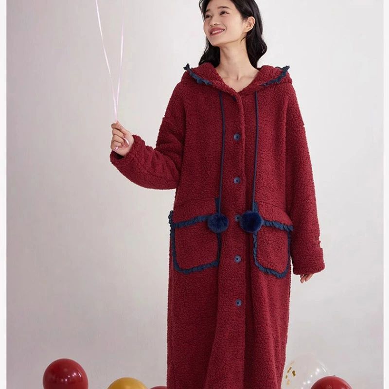 カラー レッド 素材/材質 フランネル（ポリエステル） サイズ S/M/L/XL 寝具の特徴 ◆肌触りいい ◆通気性 ◆吸湿性 注意 写真は実物と同じように撮影されます。撮影中の光とモニターの解像度が異なるため、多少の色の違いは品質上の問題ではございませんので、ご了承頂けない方は慎重にご検討下さい。 お手入れ方法 ・濃色のお洗濯は色移りの原因となるため、必ず単品洗いを行ってください。 ・洗濯時はカバーを裏返し、洗濯ネットをご使用下さい。 ・蛍光増白剤の入っていない洗剤をご使用下さい。 ・脱水を短めにし、干していただくとシワの軽減・縮みの抑制につながり風合いを保つことができ、長くご愛用いただけます。カラー レッド 素材/材質 フランネル（ポリエステル） サイズ S/M/L/XL 寝具の特徴 ◆肌触りいい ◆通気性 ◆吸湿性 注意 写真は実物と同じように撮影されます。撮影中の光とモニターの解像度が異なるため、多少の色の違いは品質上の問題ではございませんので、ご了承頂けない方は慎重にご検討下さい。 お手入れ方法 ・濃色のお洗濯は色移りの原因となるため、必ず単品洗いを行ってください。 ・洗濯時はカバーを裏返し、洗濯ネットをご使用下さい。 ・蛍光増白剤の入っていない洗剤をご使用下さい。 ・脱水を短めにし、干していただくとシワの軽減・縮みの抑制につながり風合いを保つことができ、長くご愛用いただけます。