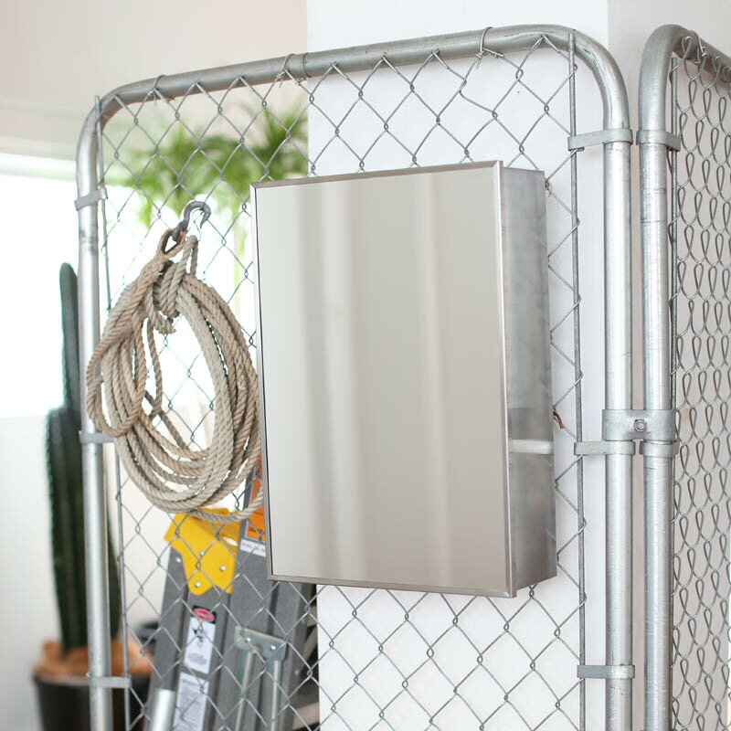 スチール製 ミラーキャビネット ディスプレイ 収納 おしゃれ オシャレ デザイン シェルフ コレクション..