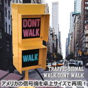 【トラフィック サインランプ (WALK.DONT WALK)】 アメリカの交差点にあるDONT WALKの信号機を小さくしてディスプレイ用のインテリアライトにしちゃいました！ 不規則に点滅するのでインテリアのワンポイトにもオススメ☆ サイズ 高さ27cm 幅7cm 奥行7.5cm 素材 スチール 備考 スイッチでON/OFF可 注意事項 -