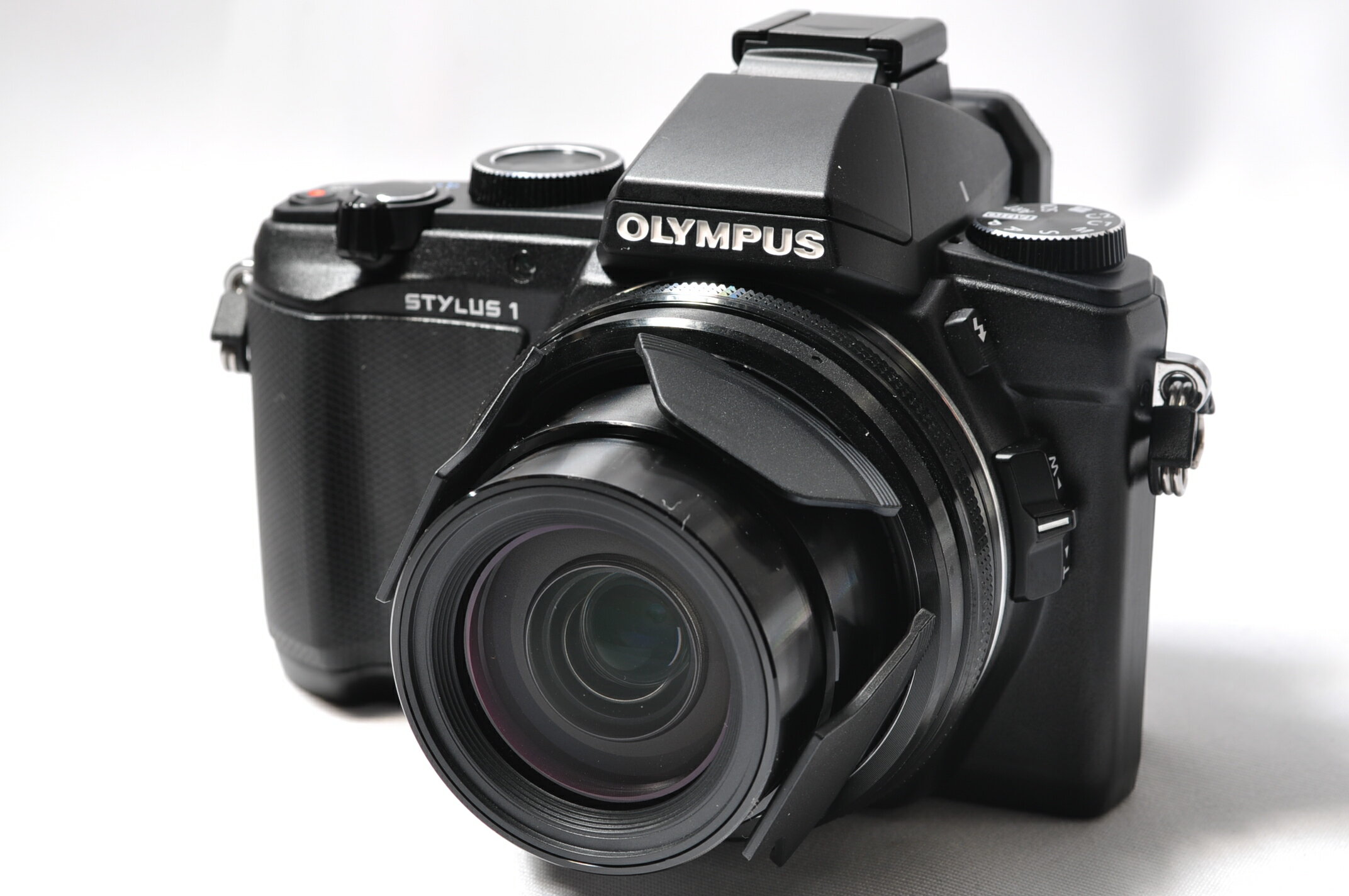 ����šۡ�1�����ݾڡۥ����ѥ� OLYMPUS STYLUS 1 28-300mm ����F2.8 ����10.7�ܥ����� �֥�å� STYLUS-1 BLK S...